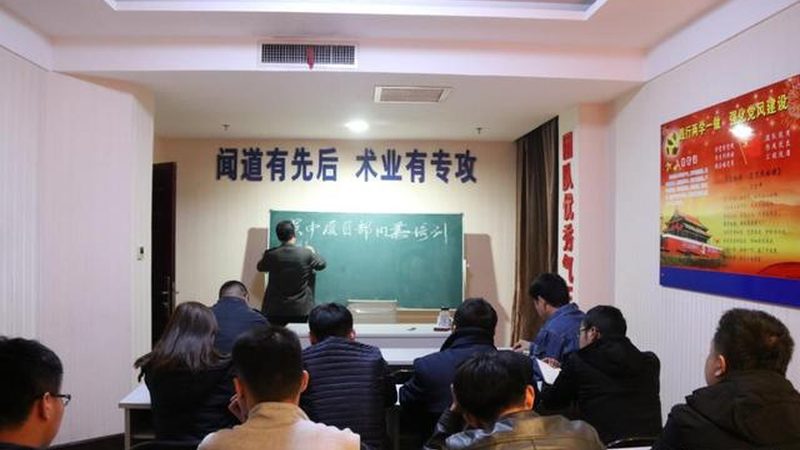价格是家长在选择K12在线课程时不可忽视的因素。以下是一些关于价格选择的建议：
