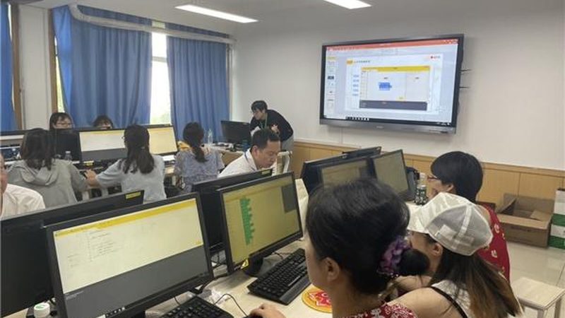 在挑选适合中小学生的网课平台时，家长和学生们需要关注以下几个关键点：